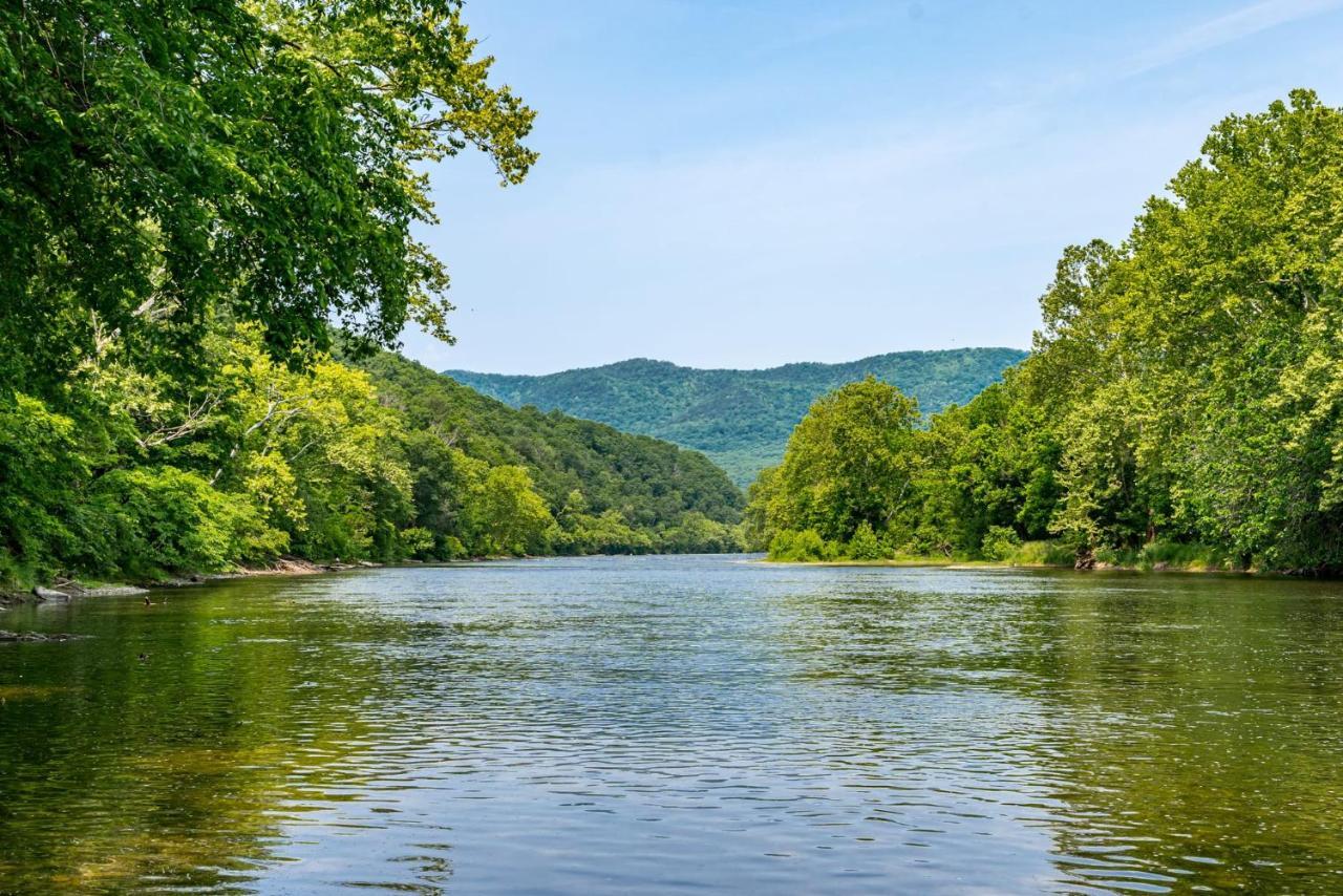 Riverside Tiny Cabin W Hot Tub, Fire Pit, & Kayaks Rileyville Exterior foto