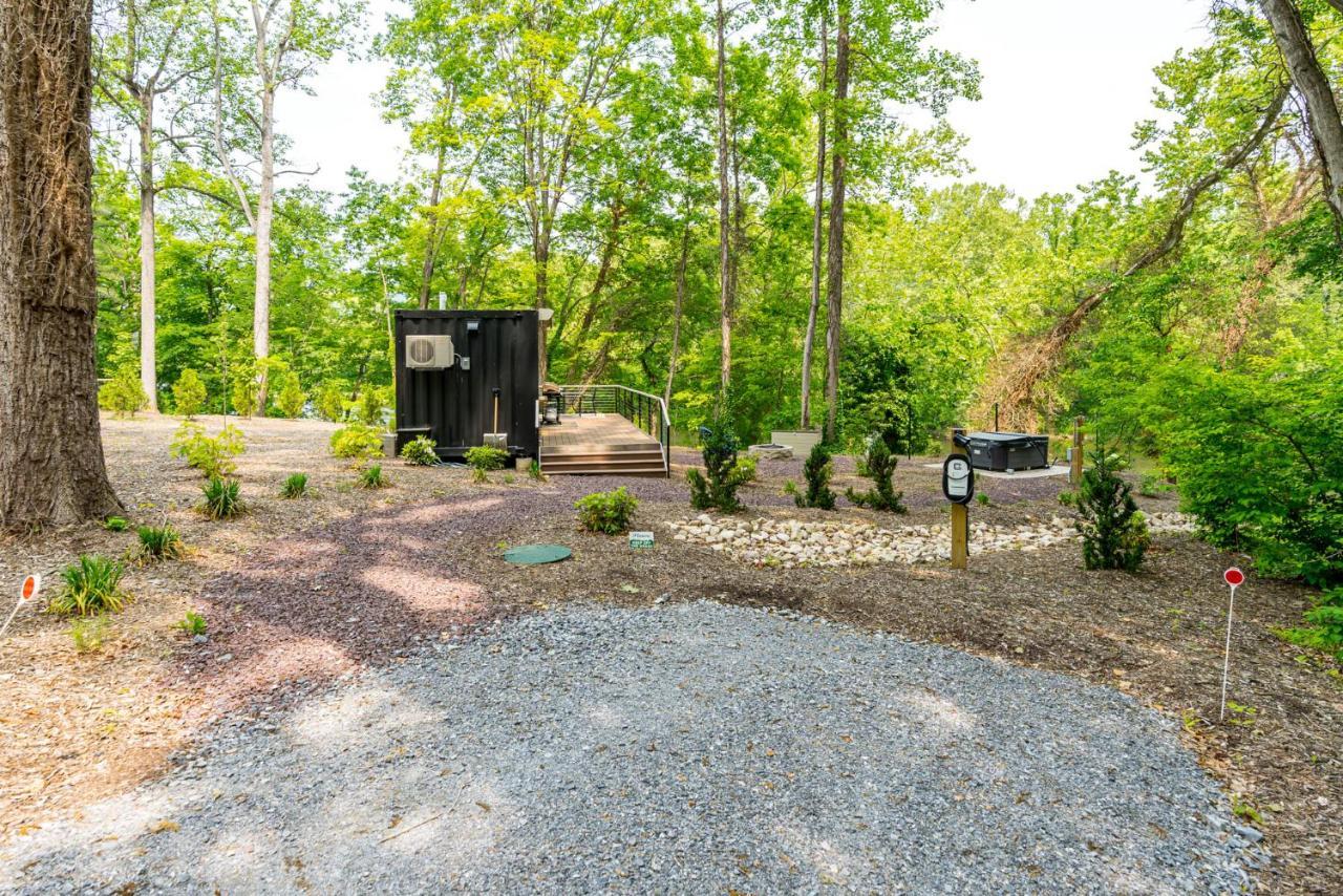 Riverside Tiny Cabin W Hot Tub, Fire Pit, & Kayaks Rileyville Exterior foto